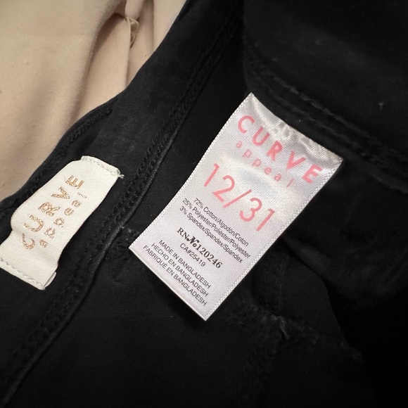 Elegant Black Women's Capris - Picture 2 of 3